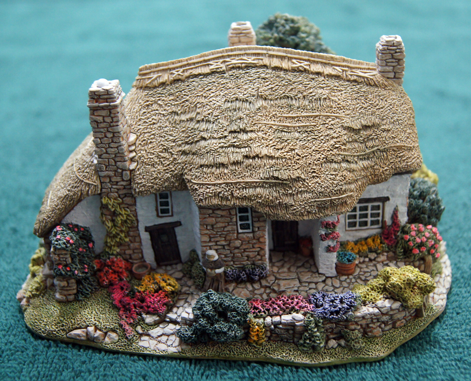 Lilliput Lane - Old Mother Hubbard's