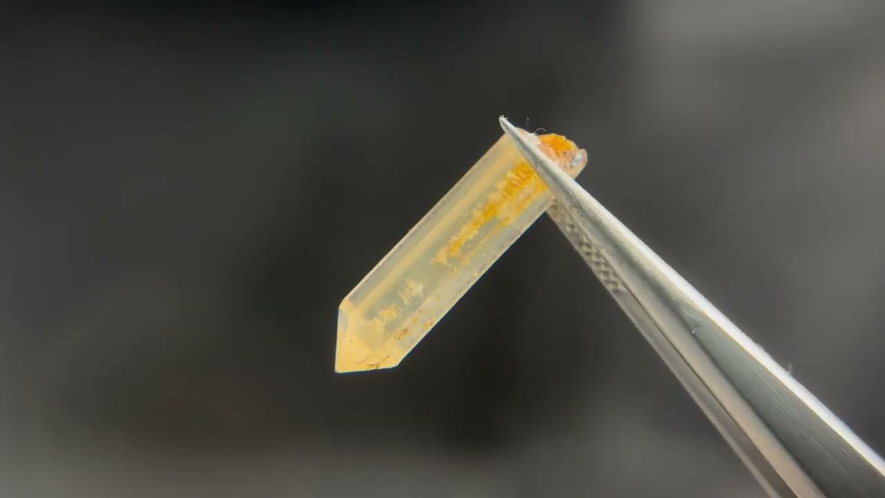 五代松鉱山産トラピチェ・レモン水晶 0.9g - パーフェクトストーン