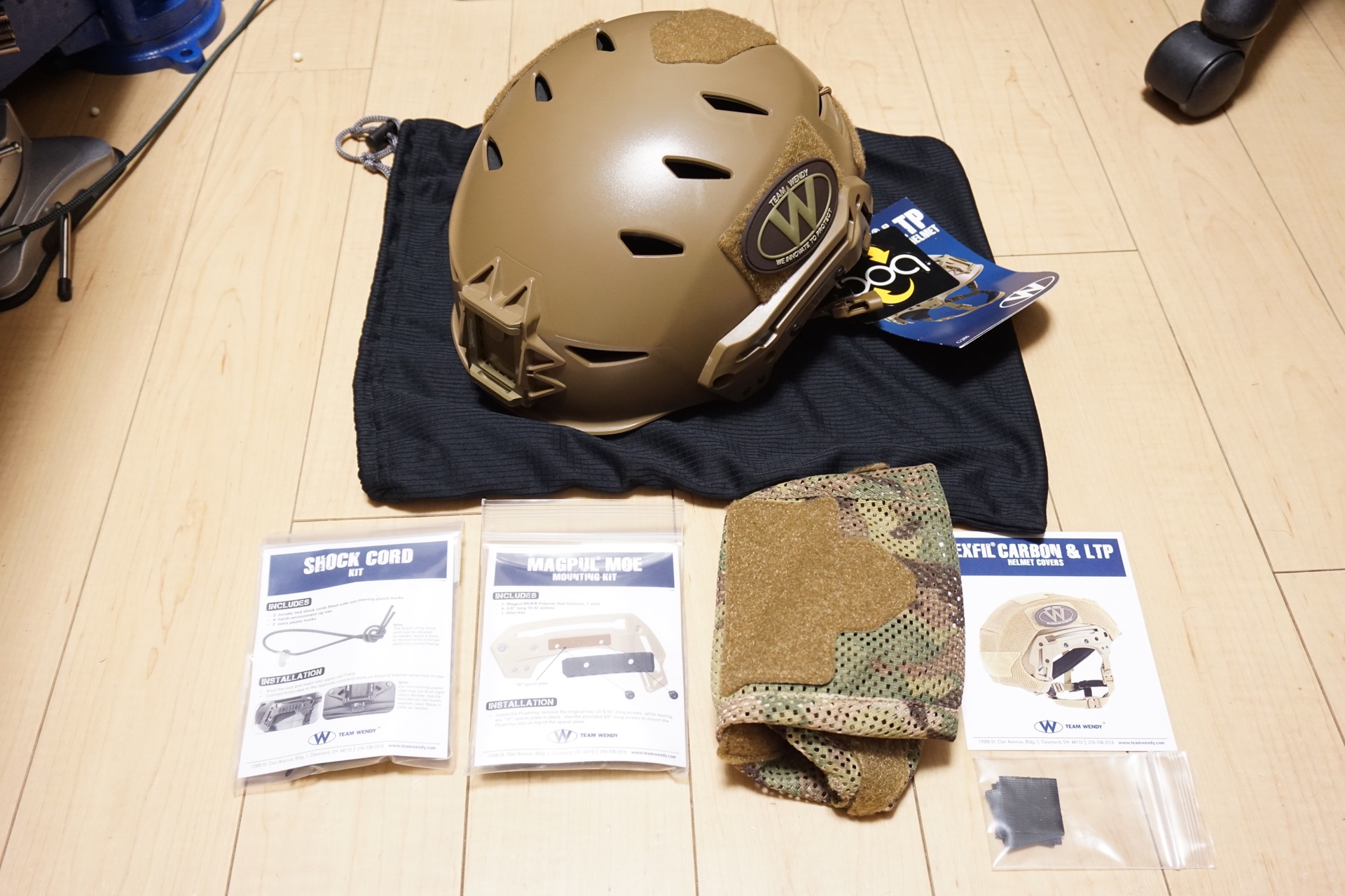 実物ヘルメット TEAM WENDY EXFIL LTP CBと、メッシュヘルメットカバー