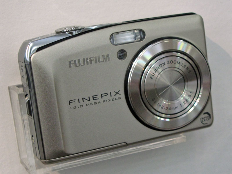 富士フイルムの“最強フルオート”――「FinePix F50fd」 - ITmedia NEWS