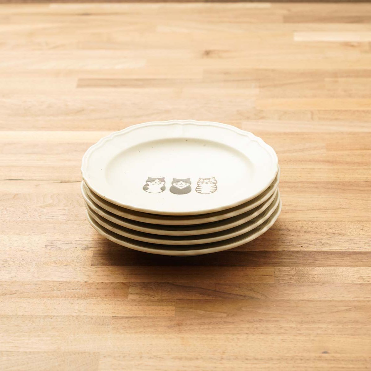 楽天市場】猫 取り皿 5枚セット 3匹の猫 箱入り 日本製 ミケ ハチワレ