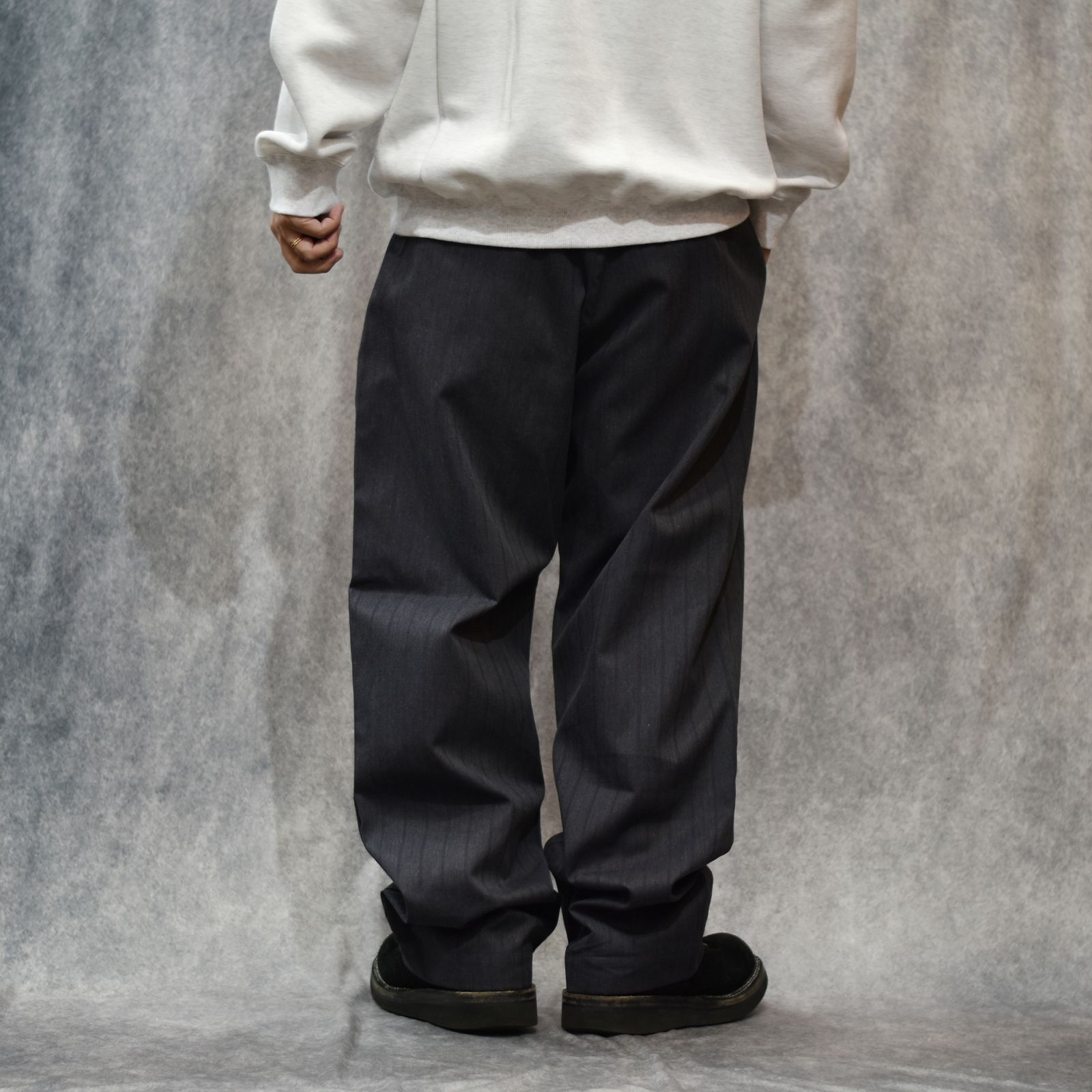 CALEE - PINSTRIPE TUCK WIDE SLACKS (BLACK)｜ピンストライプタック