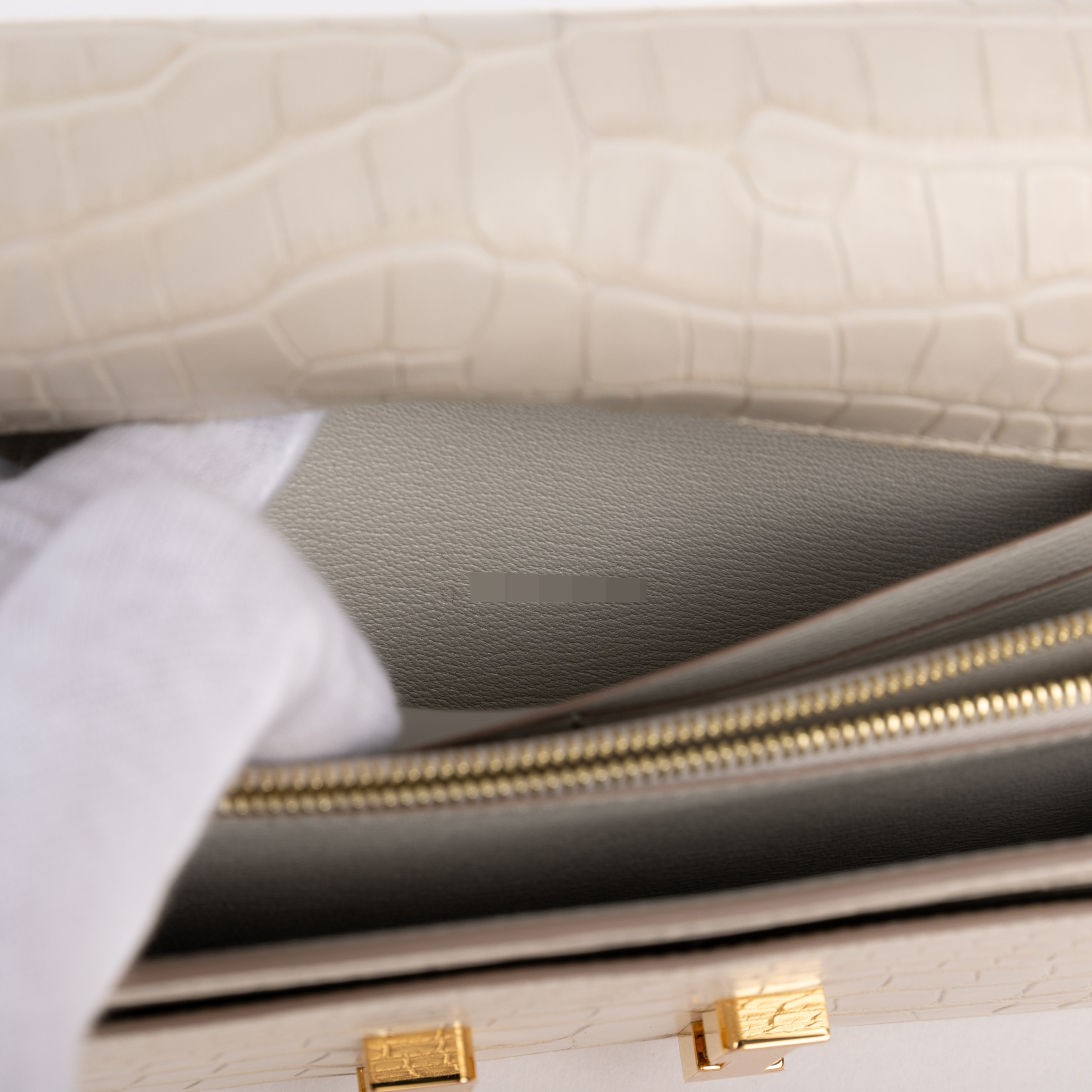 Unused ( Rank NS ) HERMÈS Constance To Go Beton (8L) Matte