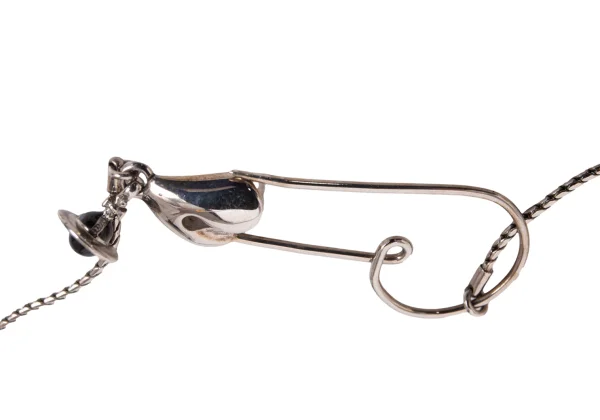 ヴィヴィアンウエストウッドVivienne Westwood セーフティピンモチーフ