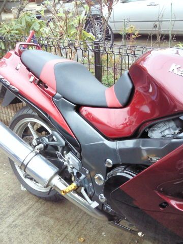 KAWASAKI ZZR1100/ZX-11「カスタムシート到着しました」 | ウェビック
