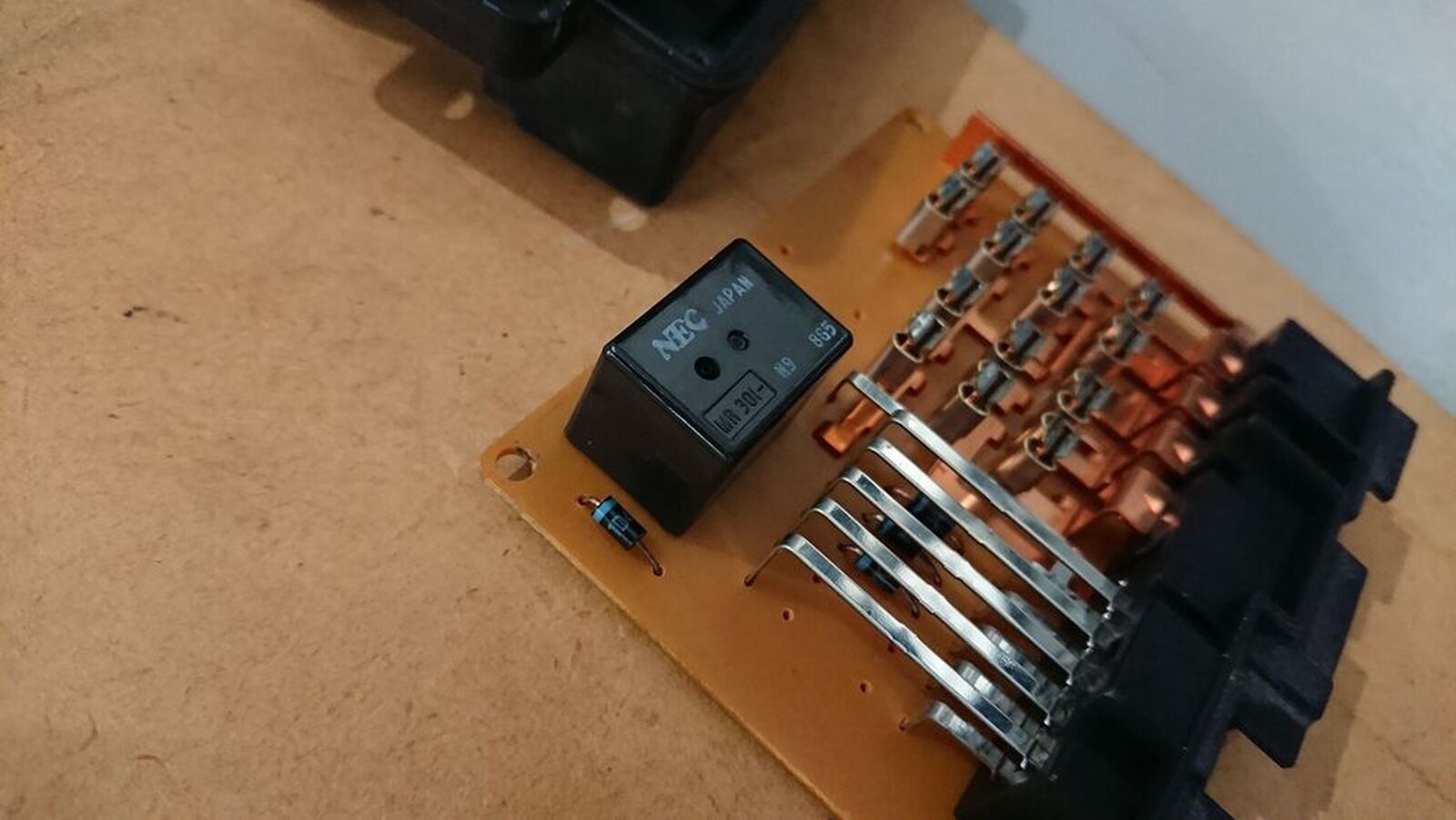 KAWASAKI ZX-9R「ジャンクションボックス内にスターターサーキット