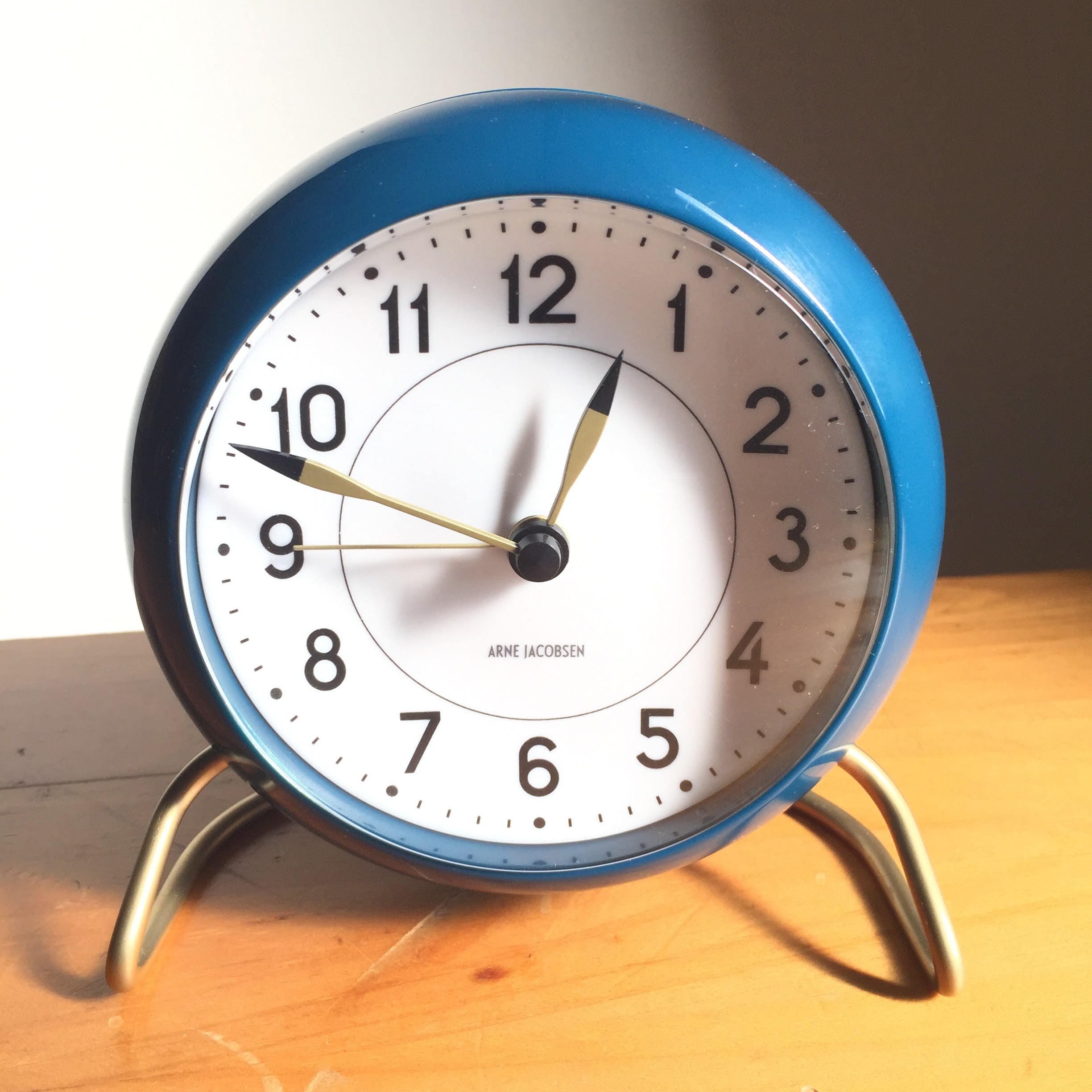 アルネヤコブセンのブルーの置き時計、入荷予定のお知らせ | JACOBSENS