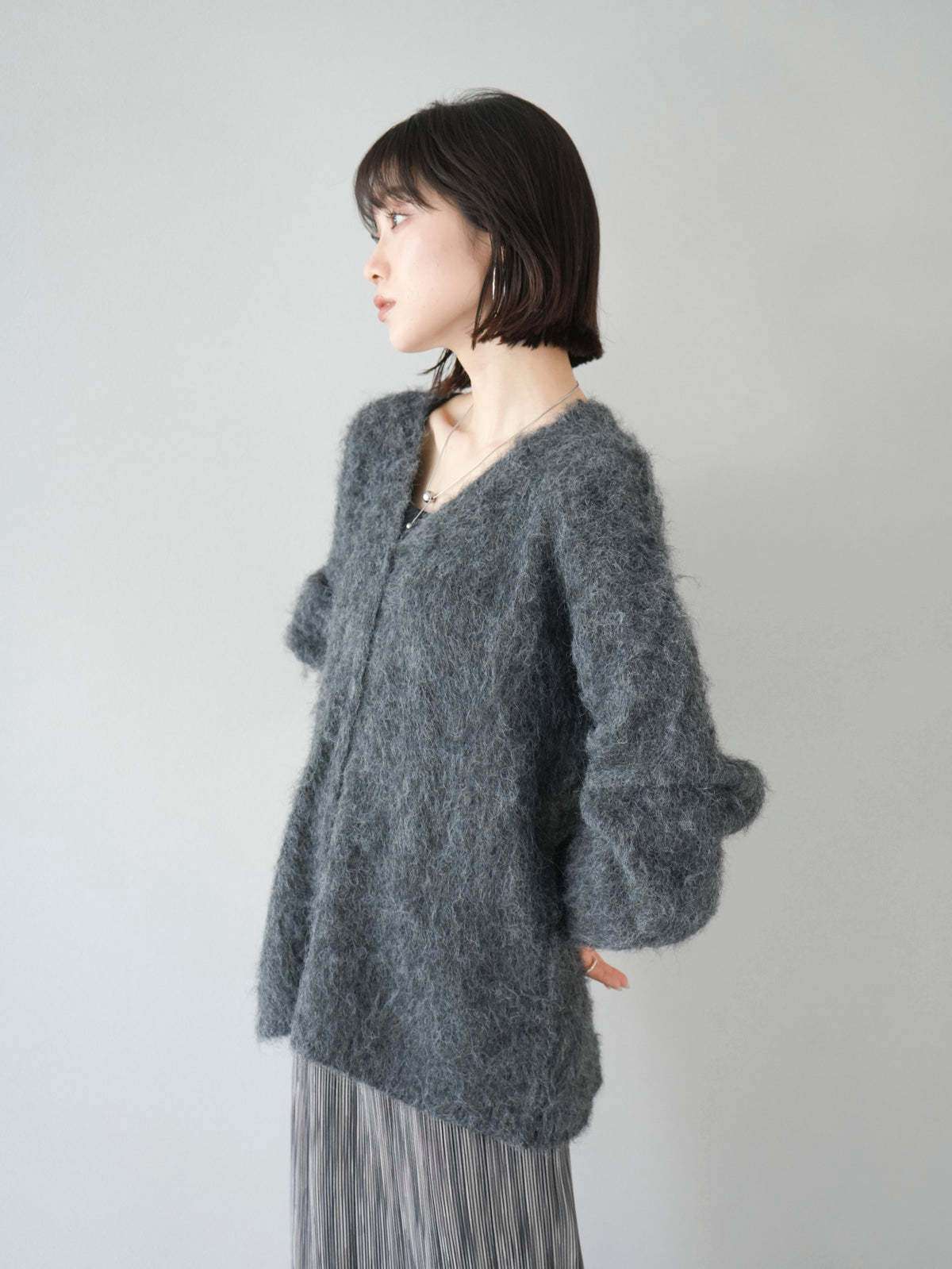 予約]ウール混モヘアタッチシャギーニットカーディガン/チャコール