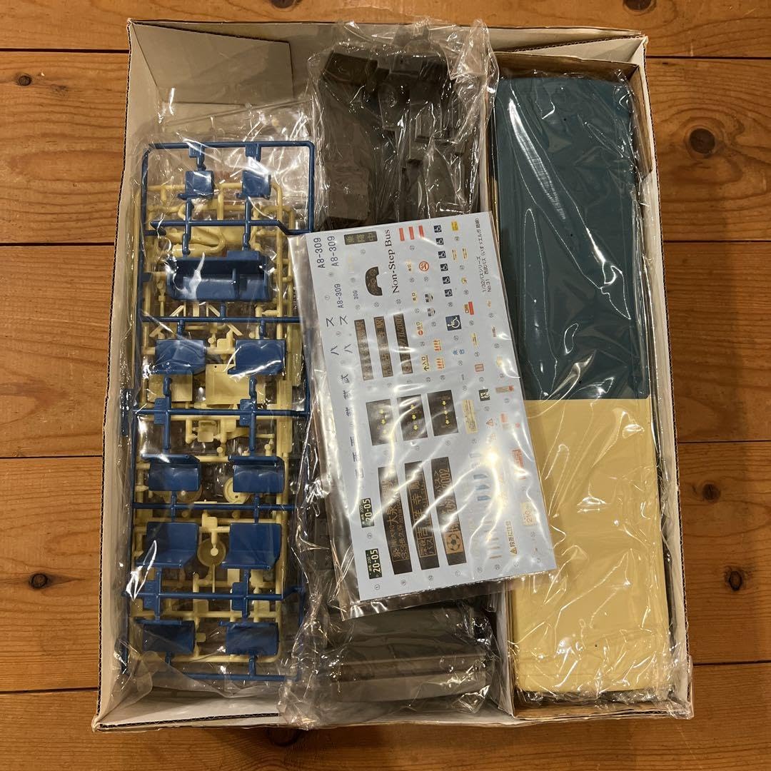 Amazon.co.jp: 西武バス、いすゞエルガ、アオシマ1/32プラモデル