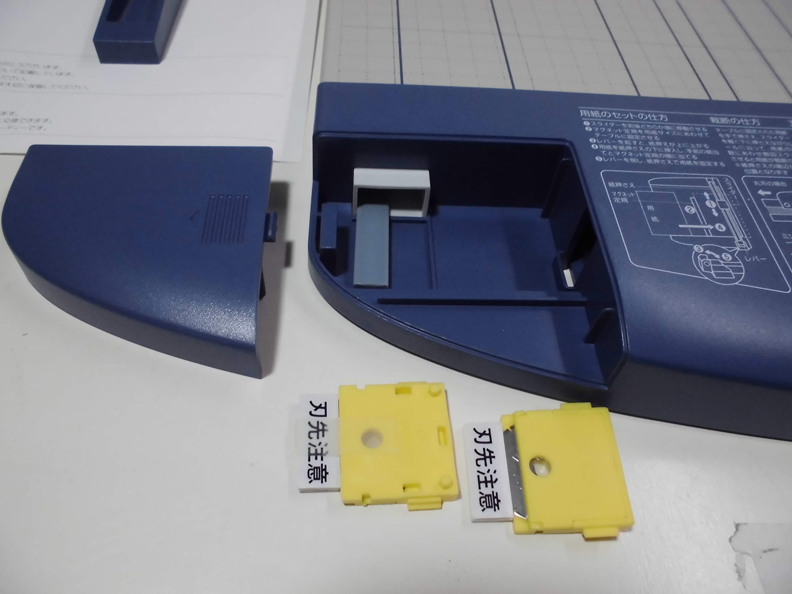 Amazon.co.jp: コクヨ ペーパーカッター 40枚断裁 スライドカット DN