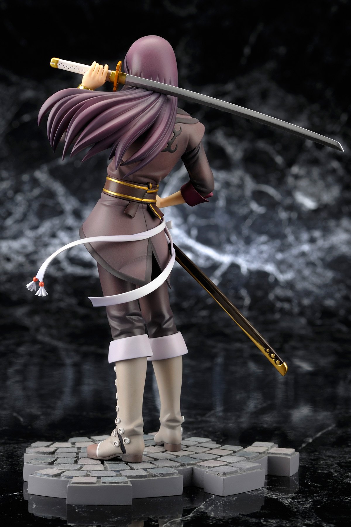 Amazon.com: Alter Tales of Vesperia: Yuri Lowell PVC Figure (1:8