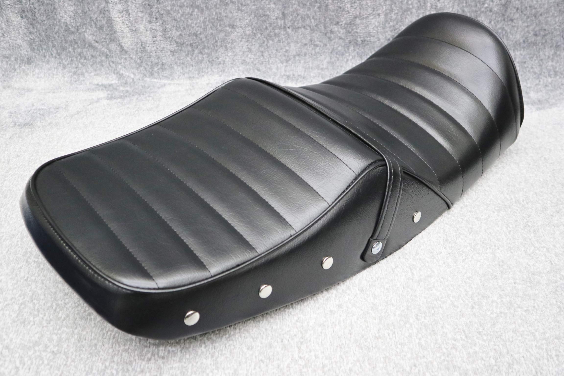 Amazon | XJR1200 XJR1300 黒皮 鋲打ち タックロール