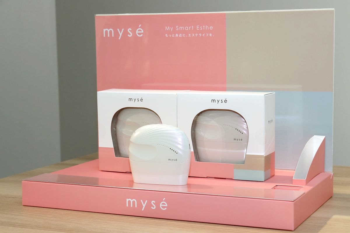 髪の悩み、外出先でも解決！ ヤーマンのヘアブラシ「シルキーシェル