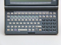 あの日あの時あのコンピュータ(7) ユーザーが育て愛した手のひらサイズ