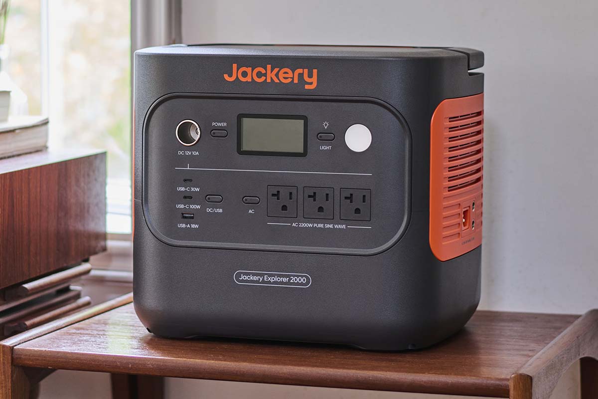 大容量・高出力でもコンパクトなポータブル電源 Jackery「ポータブル