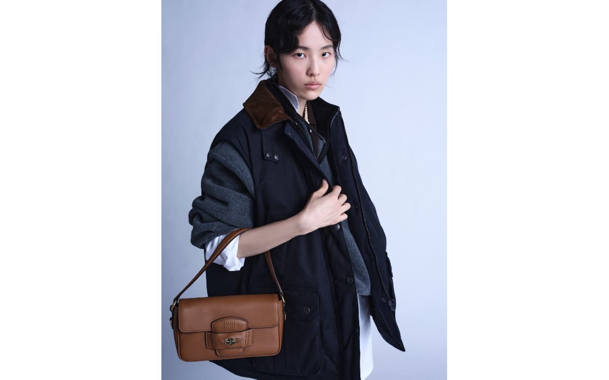 ミュウミュウがタータンチェックの限定「ボー」バッグを東京・大阪の