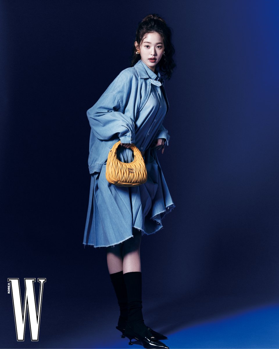 IVEのウォニョンが、#ミュウミュウ 「Day-Night」コレクションでW