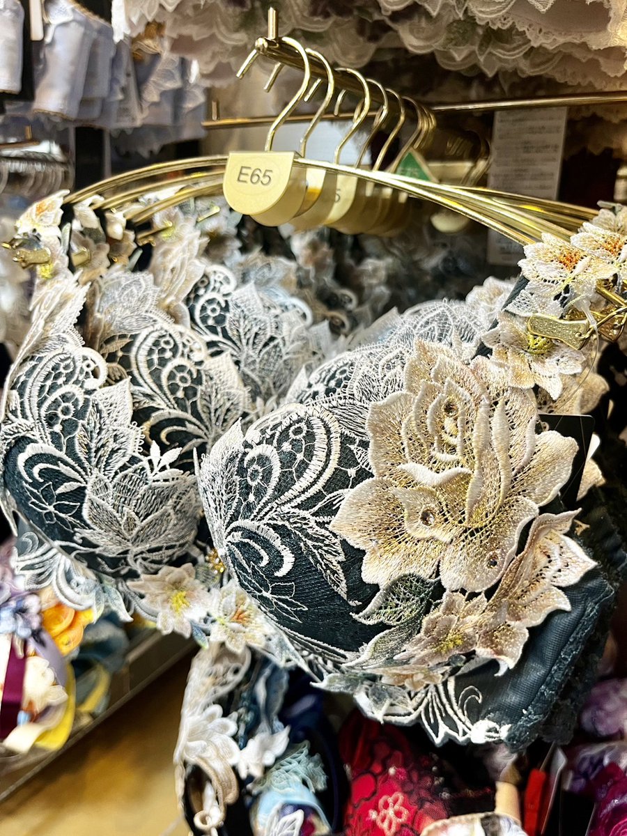 サルート♡店舗限定09シリーズ 大変好評をいただいております