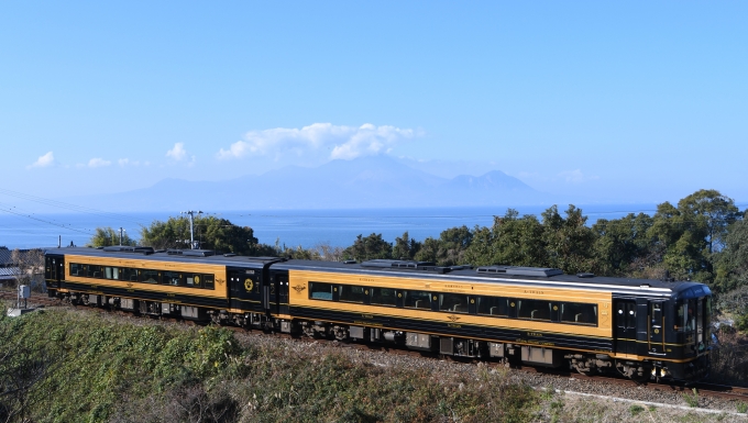 JR九州 国鉄キハ185系気動車 A列車で行こう キハ185-4 赤瀬駅 鉄道