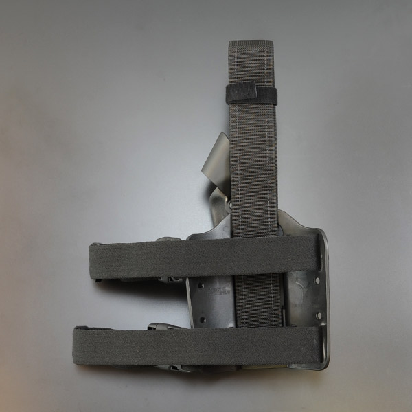 SAFARILAND レッグホルスター ウェポンライト対応 グロック19/23用 右