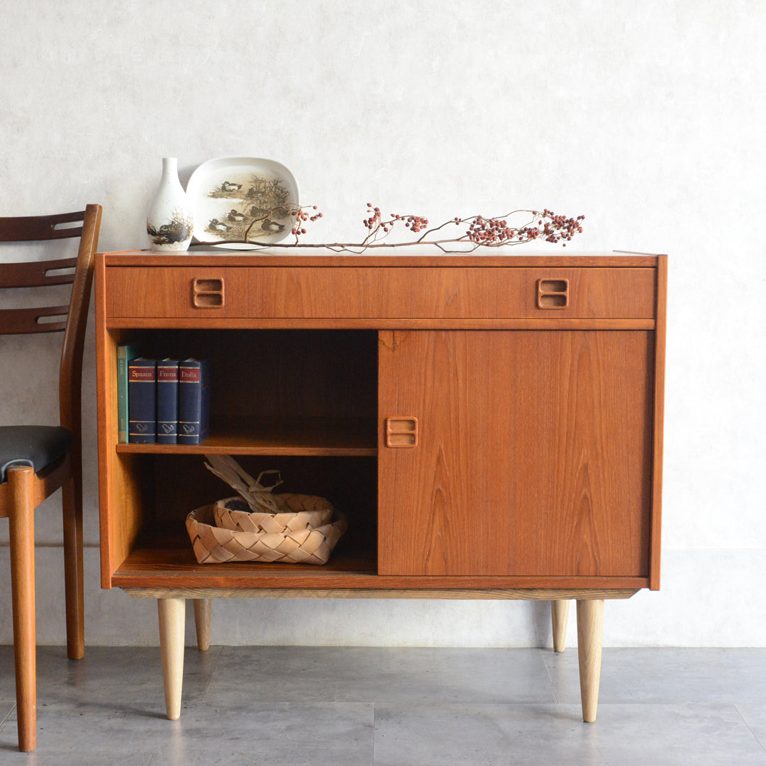 デンマークヴィンテージ 抽斗付チークキャビネット 5-152 – Rowan.inc