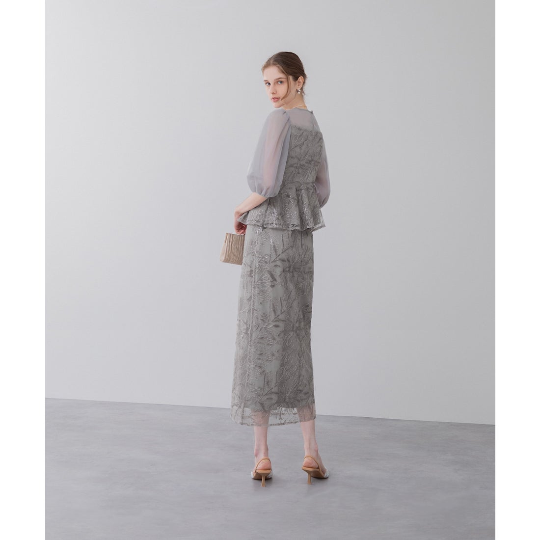 レジャ Leja シアーパフスリーブペプラムスパンコール花柄Iライン