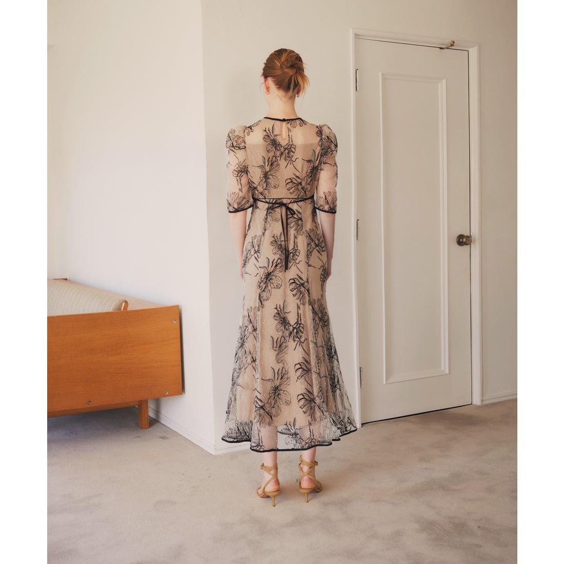 レジャ Leja 半袖花柄刺繍レースフロントバックリボンパフスリーブ