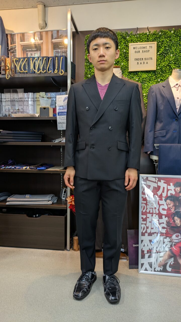 スタイリッシュなベスト付ダブルスーツ-大阪堺店スーツコレクション