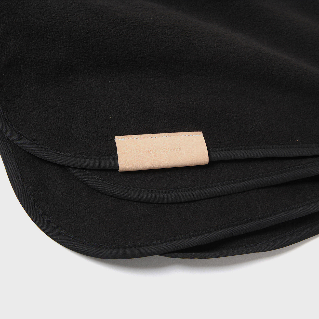 Hender Scheme / エンダースキーマ | fleece blanket M - Black | 通販