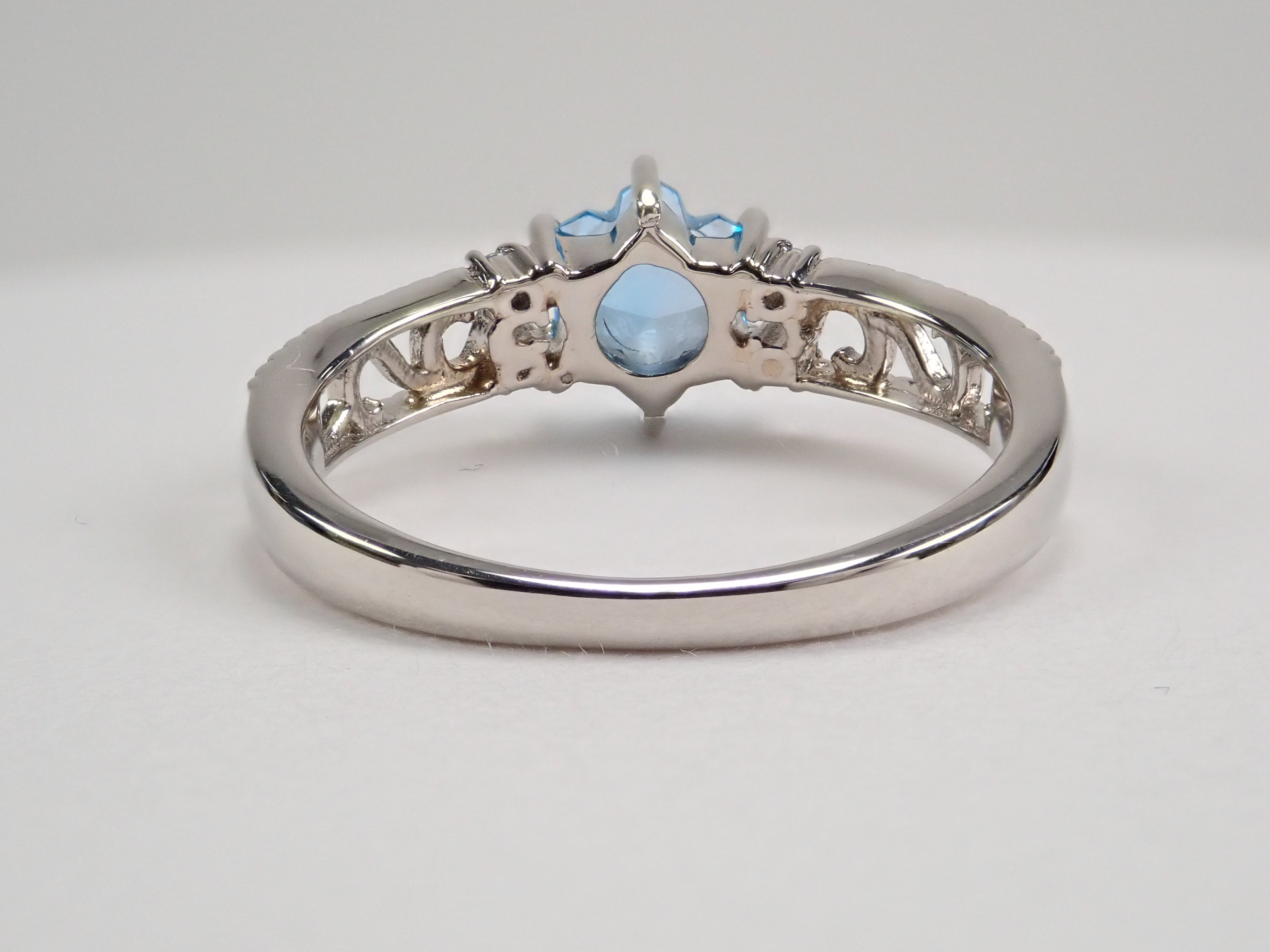Pt950ブラジル産スイスブルートパーズ0.756ct・アクアマリンリング