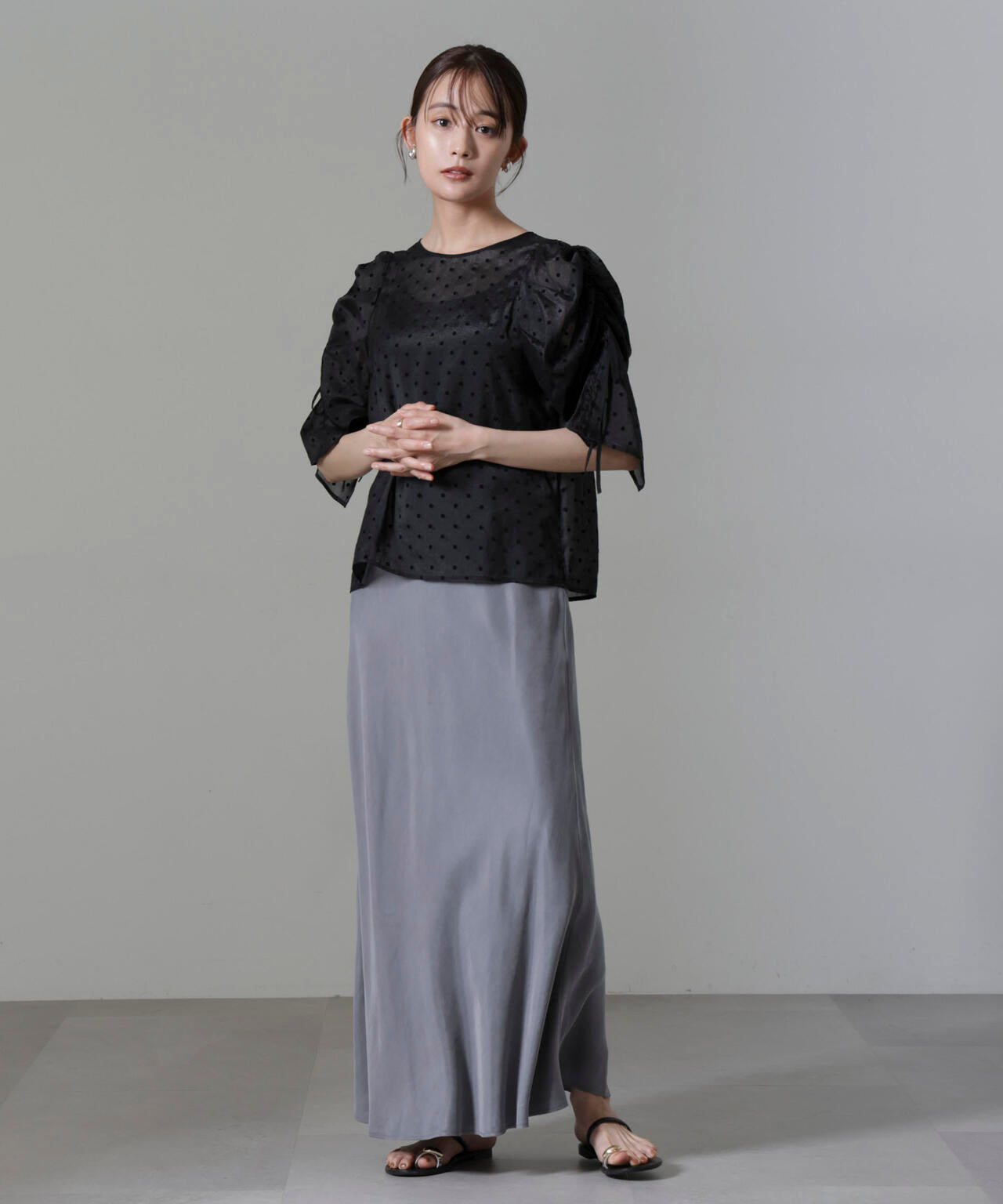 yori フロッキードット丸襟Tee yori ヨリ フロッキードットカラーTee