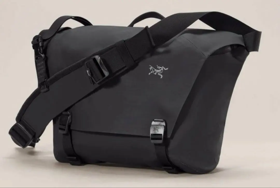 2026年最新】ARC'TERYX カラー：ブラック系 メッセンジャーバッグの