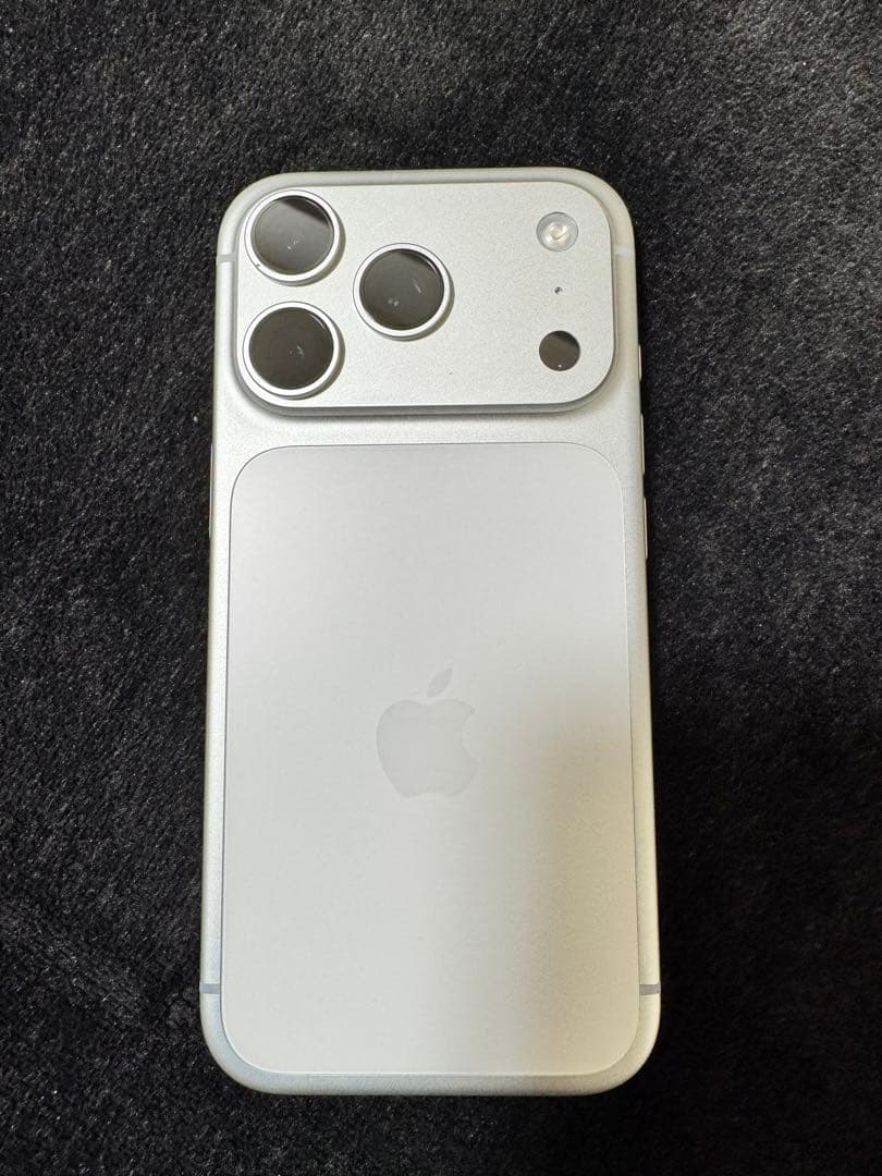 Apple iPhone 17 Pro シルバー 256GB - メルカリ