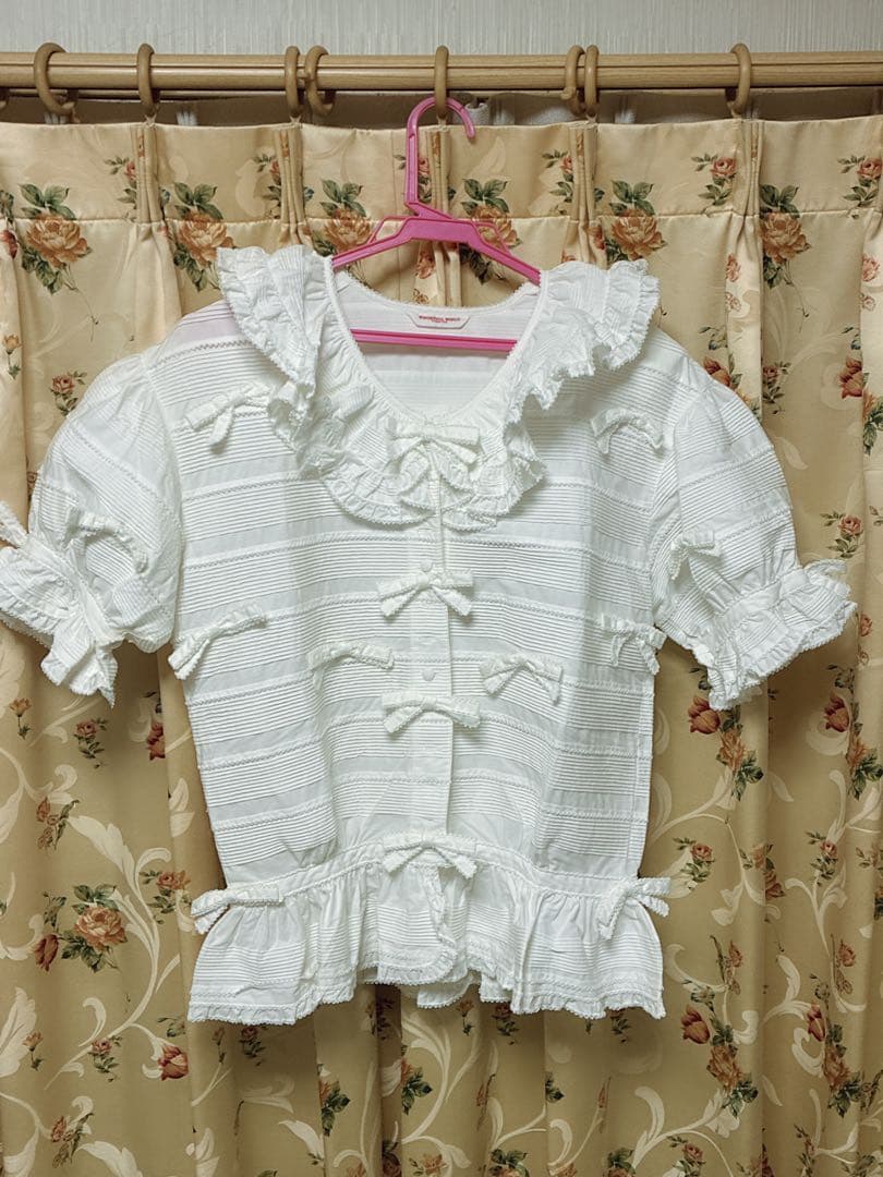 ワンダフルワールド　半袖リボンフリルオーバーブラウス ワンダフルワールド❣️半袖リボンフリルオーバーブラウス ワンダフル