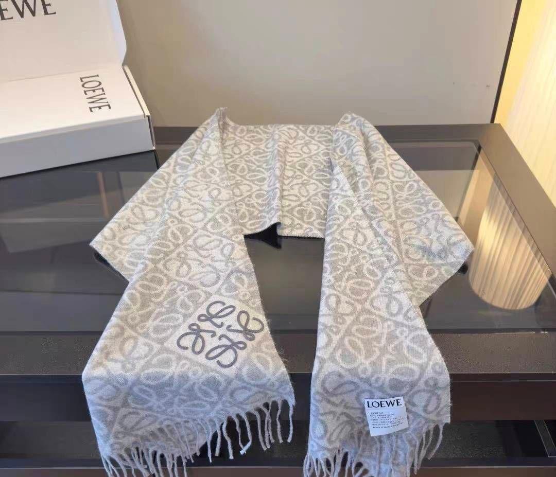 【LOEWE】ロゴ刺繍付き フリンジマフラー（ライトグレー） 楽天市場】【中古】ロエベ LOEWE アナグラム マフラー リバーシブル