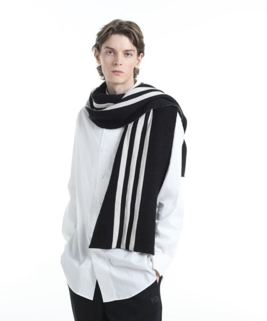 y-3新作マフラー Y-3のブラック Chunky オーバーサイズ ニット マフラーがセール中