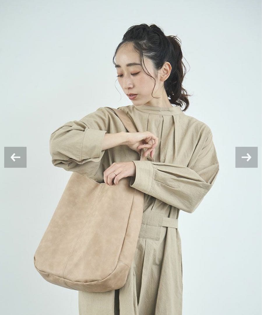 kanmi.カンミfuwari ワンショルダーバッグ★グレージュ Kanmi｜しずくのようなカタチで体に寄り添う「fuwari ワンショルダー