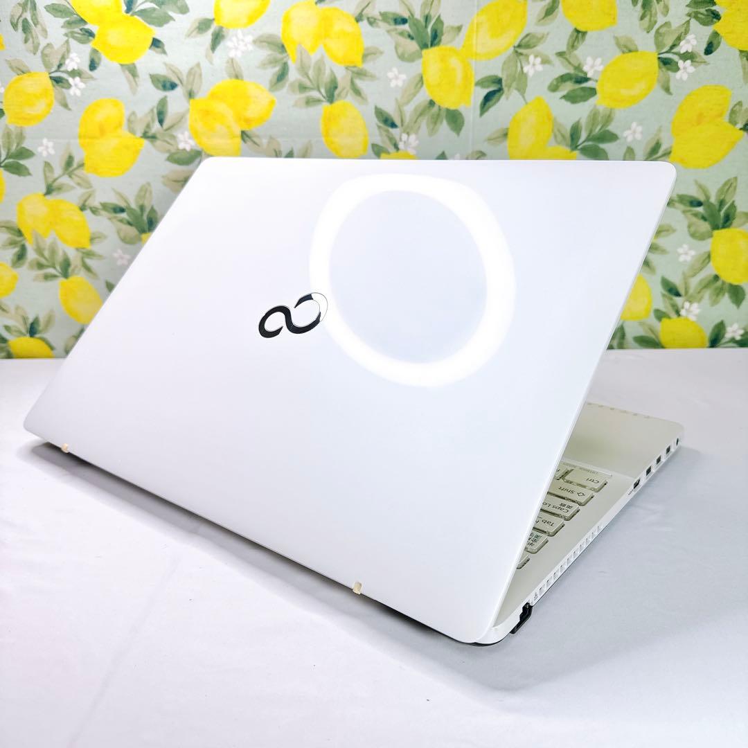 真っ白❤️大人気富士通❤️サクサク快適SSD❤️Windows11❤️初心者