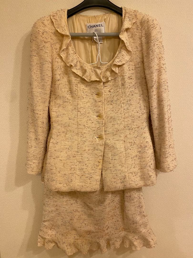 シャネル CHANEL シャネルスーツ　秋冬コレクション メゾンのコードを再解釈したおとぎ話の世界。シャネルが2025/26年秋冬