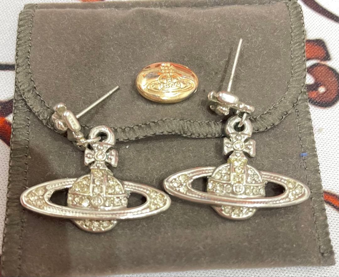 Vivienne Westwood 両耳ピアス - メルカリ