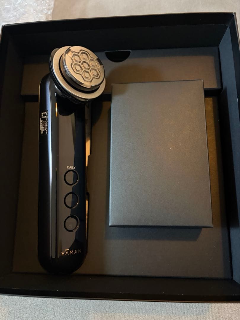 定価22万円YA-MAN 美顔器フォトプラス　プレステージ　SP Ⅲ 次世代エイジングケア技術搭載。デイリーでも使える多機能本格美顔器