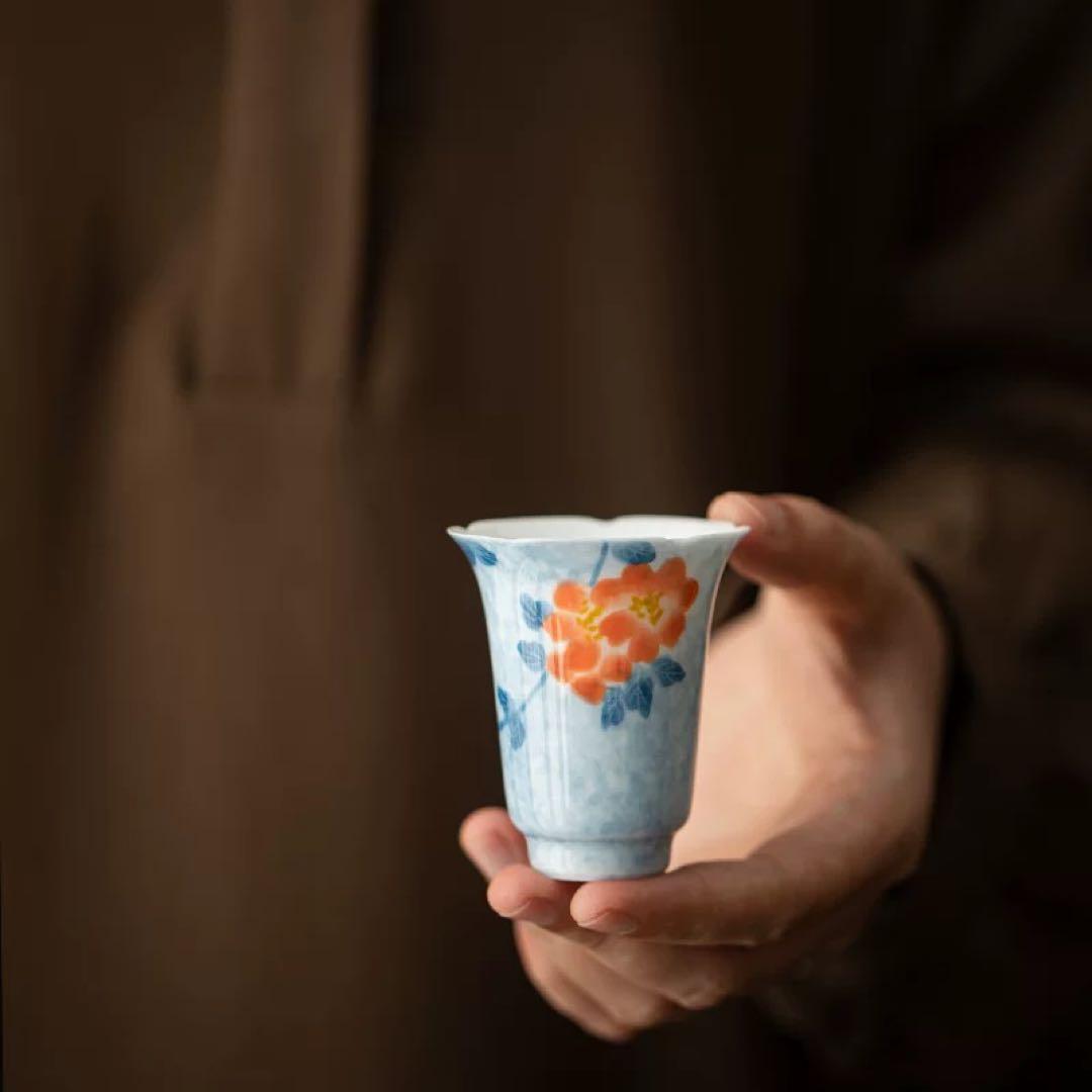 青とオレンジの花模様の陶器カップ img_cfbb9f53c92797d4651d7f69ad