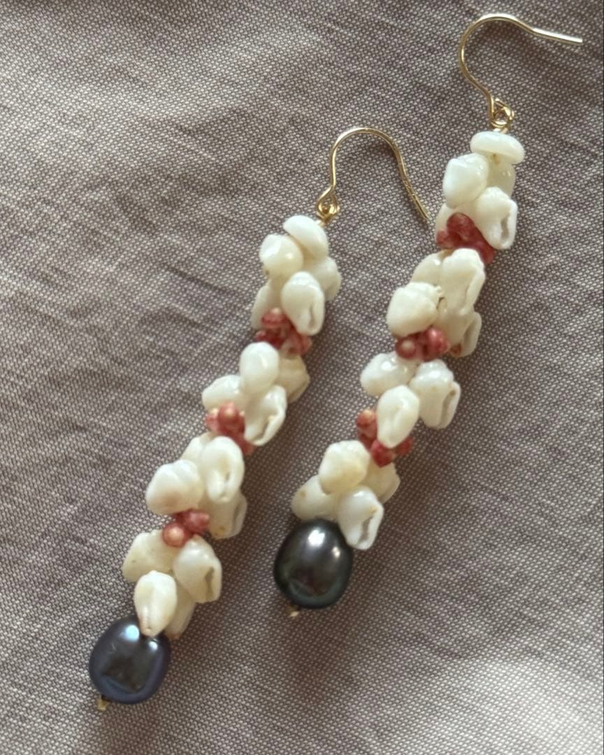 ニイハウモミとカヘレラニシェルのロングピアス ニイハウシェル&カヘレラニピンク ピアス – MANOA.