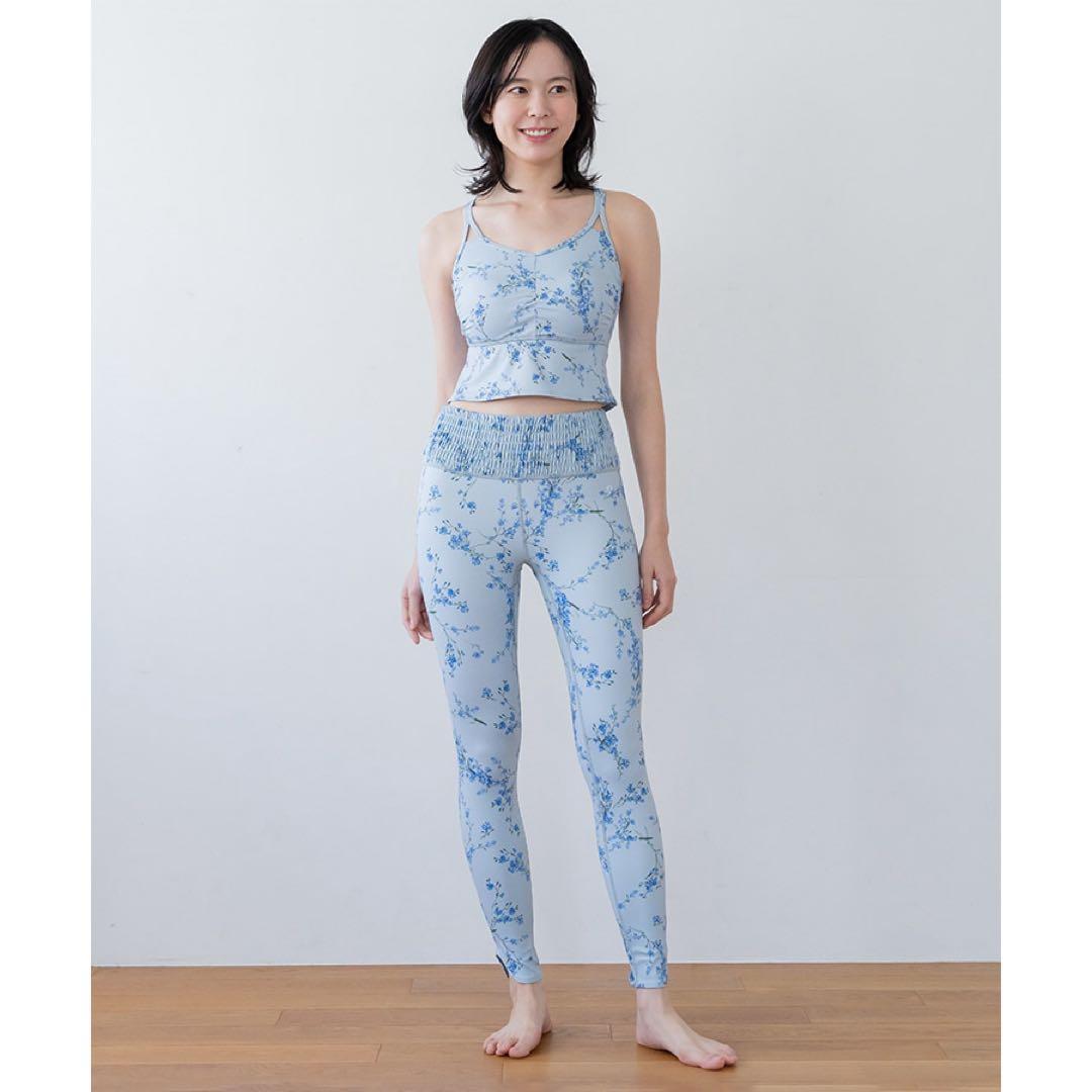 《ヨガウェア》SUKALA スプリングフラワー　フレアブラトップ　忘れな草