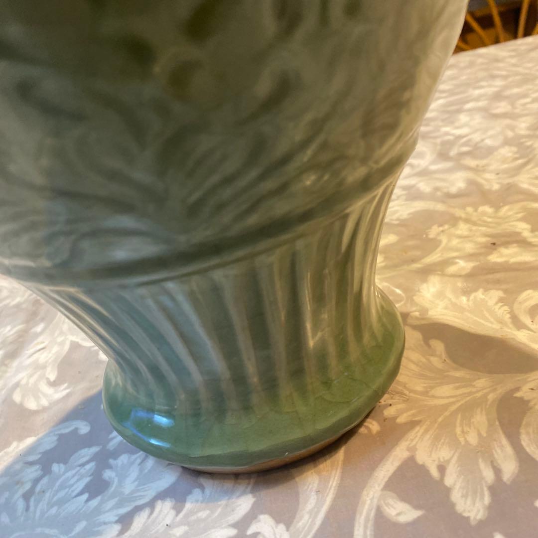 専用 中国古玩 陰刻草花文青磁花瓶の通販はau PAY マーケット - 輸入