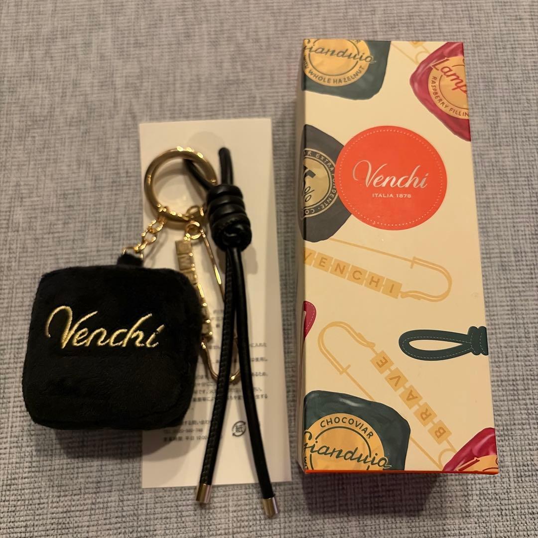 Venchi ロゴ入りバッグチャーム　75%チョコレート Venchi ロゴ入りバッグチャーム 75% チョコビア - メルカリ