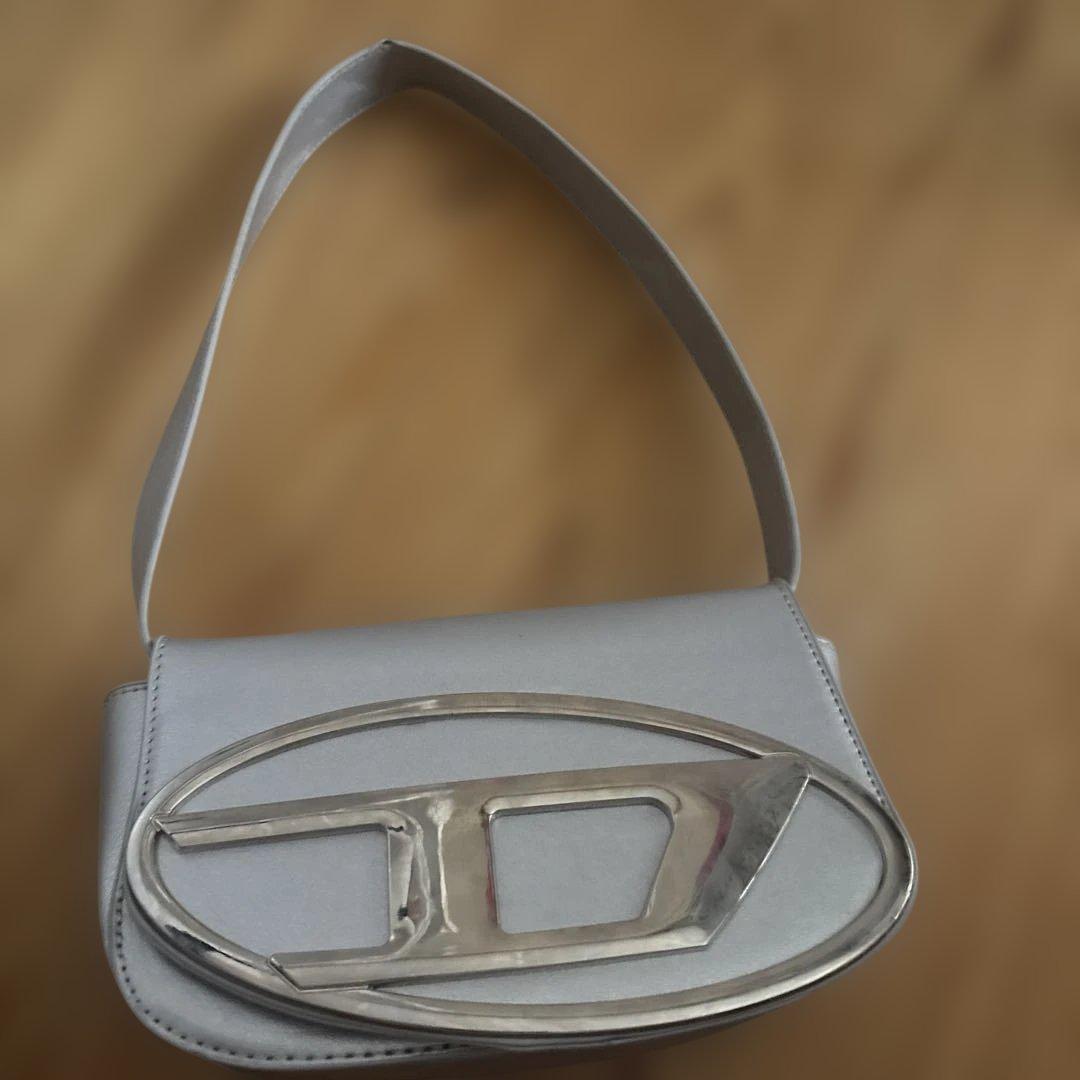 DIESEL （ディーゼル）シルバー ショルダーバッグ 1DR-XS-S ｜ウィメンズ｜レザーミニバッグ｜シルバー｜ディーゼル