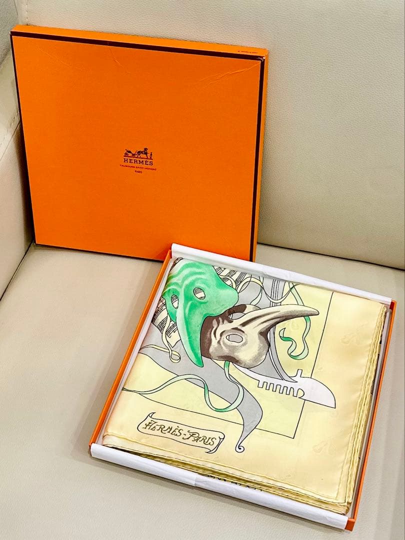 ◇HERMES エルメス カレ90 ベニスのカーニバル イエロー シルクスカーフ 楽天市場】極美品 HERMES エルメス カレ90 CARNAVAL DE VENISE ベニス
