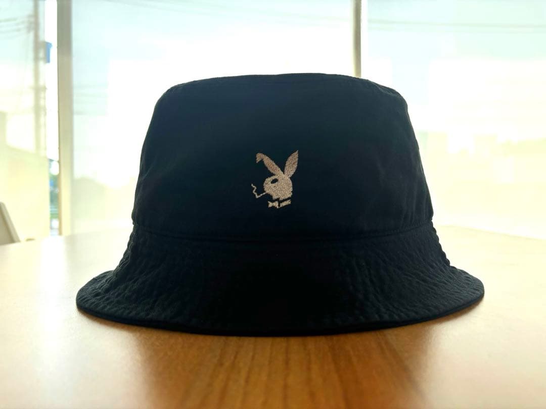 プレイボーイ風　バケットハット　PLAYBOY PLAYBOY x DELUXE HAT - 【MODERATE GENERALLY-モデレイトジェネラリー
