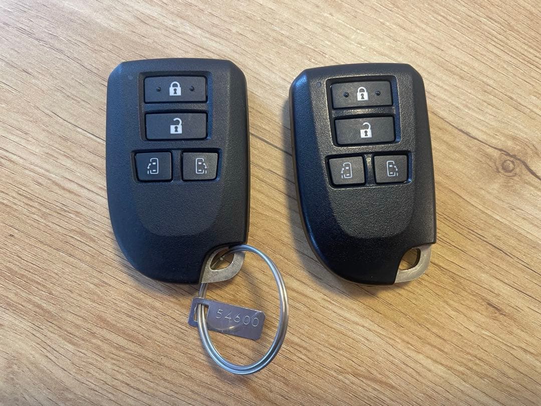 【2個セット】ハイエース　スマートキー　4ボタン トヨタ（TOYOTA） ハイエース 200系 4 5 6 7 型 レジアスエース KDH